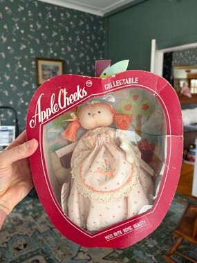 Collectable Miss Ruth Romie Beauty Doll in Peach